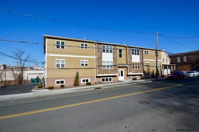 Building Photo - 1047 Broadway