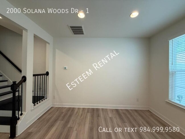 Building Photo - 2000 Solana Wds Dr