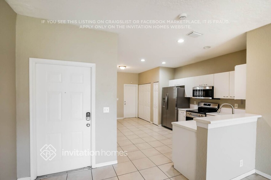 Building Photo - 2500 Cordoba Bend