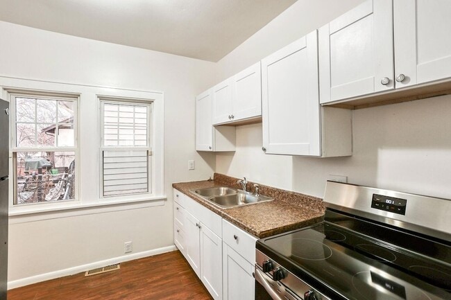 Building Photo - 3407 N Oliver Ave