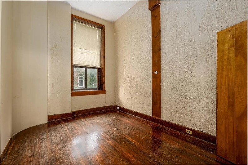 Building Photo - 107 S Front St