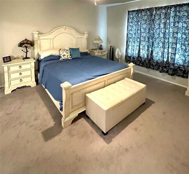 Building Photo - 5616 Las Lomas Ln