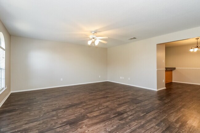 Building Photo - 2745 Briscoe Dr