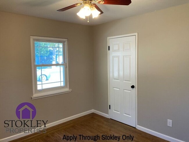 Building Photo - 2438 Upland Dr