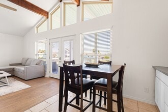 Building Photo - 4014 Kent Dr