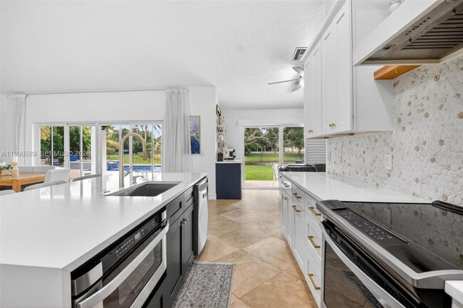 Building Photo - 9592 Majestic Way