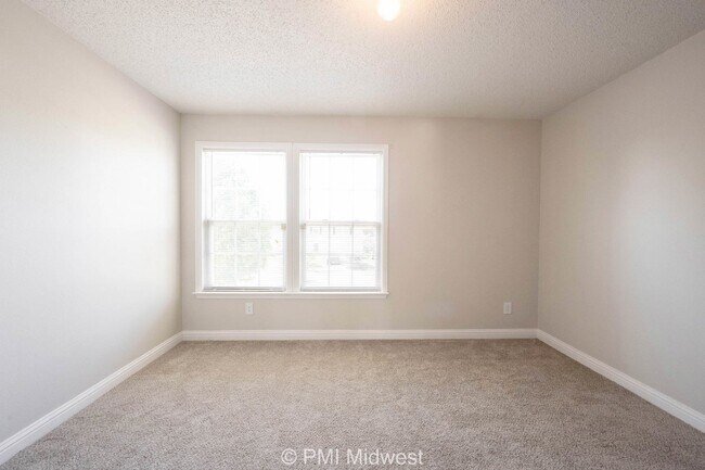 Building Photo - "Charming 3-Bedroom Home with 2.5 Baths and 2,125 Sq Ft in Greenfield, IN!"