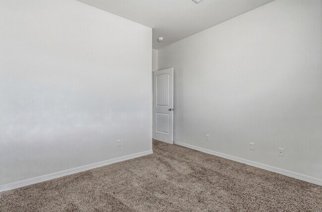 Building Photo - 905 Louisiana Downs Ave