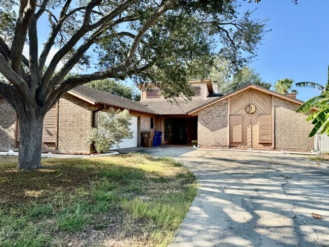Building Photo - 5909 Golden Canyon Dr