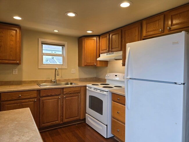 Building Photo - Alder Duplex