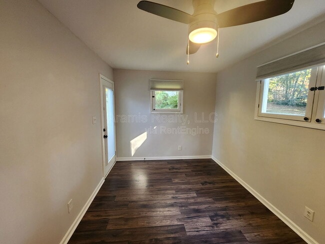 Building Photo - 2992 Palm Dr