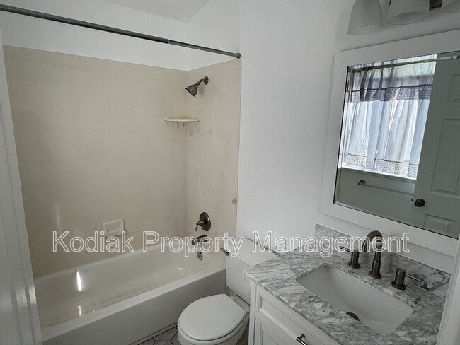 Building Photo - 1668 W Rockbridge Dr