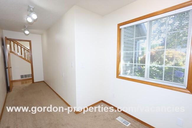 Building Photo - $2,495.00 - SE Condor Pl - Gresham 3 bedro...