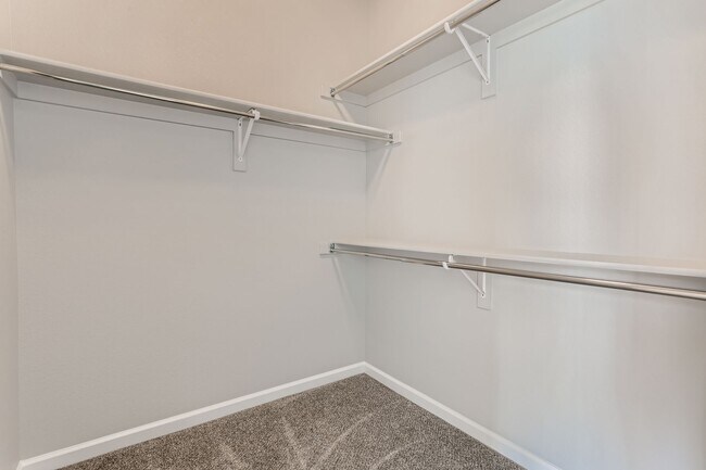 Building Photo - Stunning 3 Bed 2 1/2 Bath Home - Move in Special!