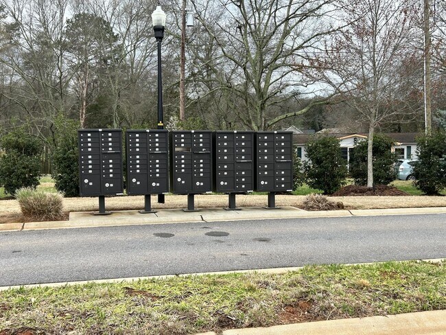 Building Photo - 132 Queens Mill Ct