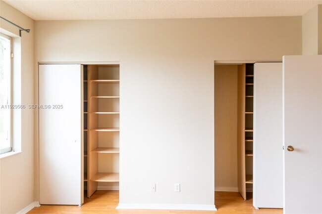 Building Photo - 16749 Hemingway Dr