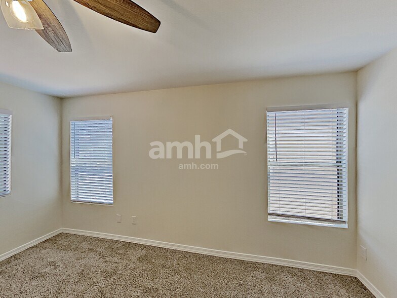 Building Photo - 8841 E Portobello Ave