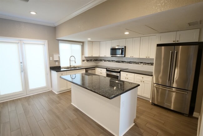 Building Photo - 850 Threadneedle St