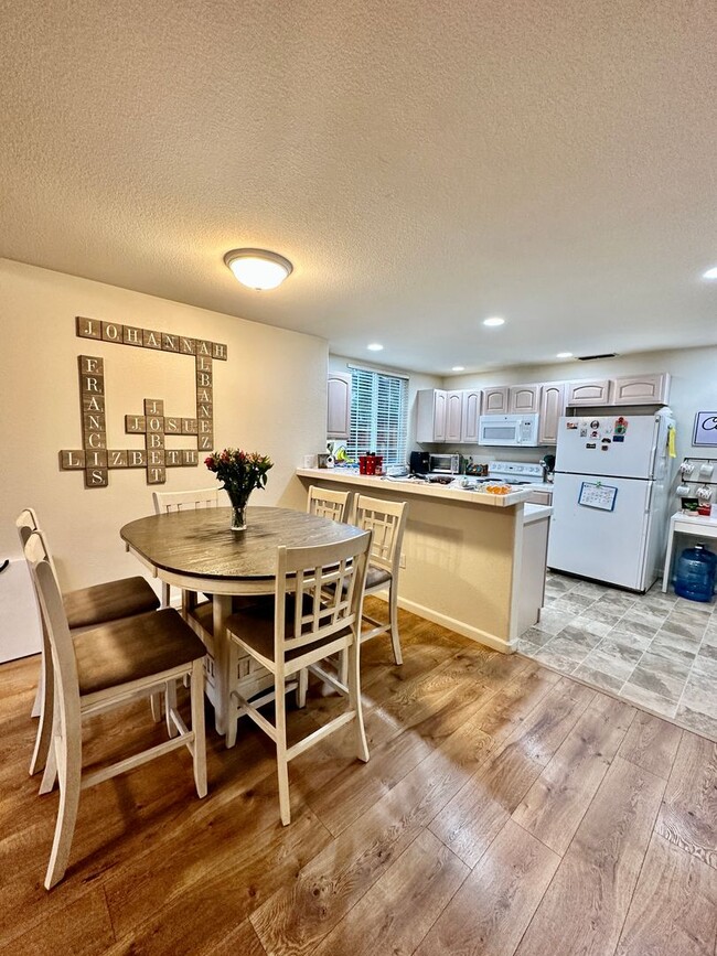 Building Photo - Davis - Centrally Located Home