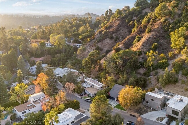 Building Photo - 9767 Blantyre Dr