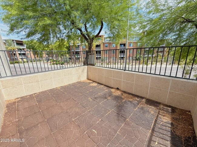 Building Photo - 520 E Weber Dr