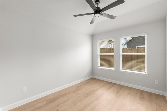 Building Photo - 16955 Balmoral St