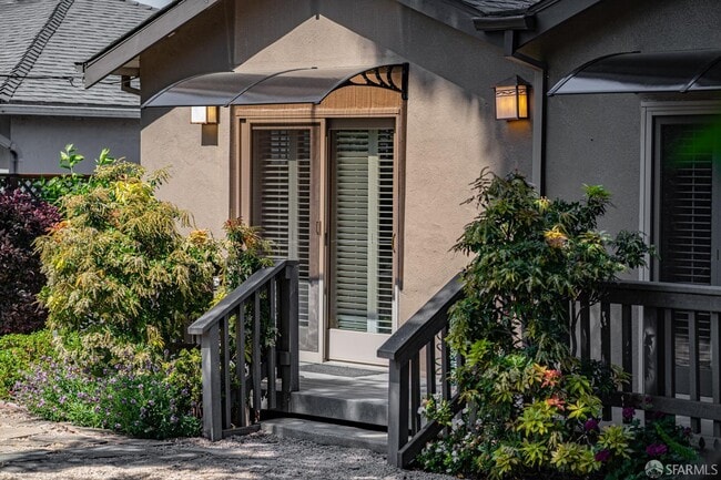 Building Photo - 2514 Alameda de las Pulgas