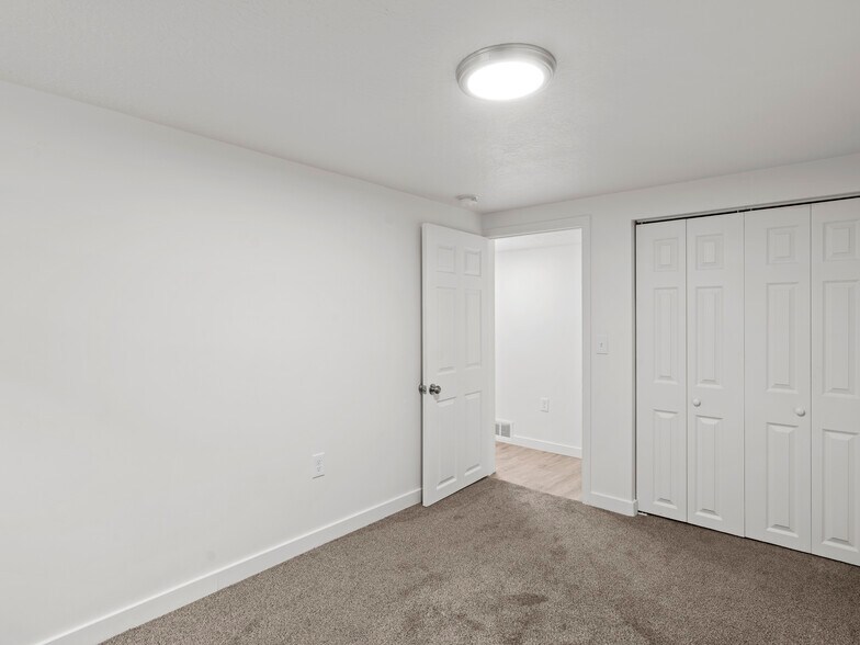 Building Photo - 915 E 1300 S