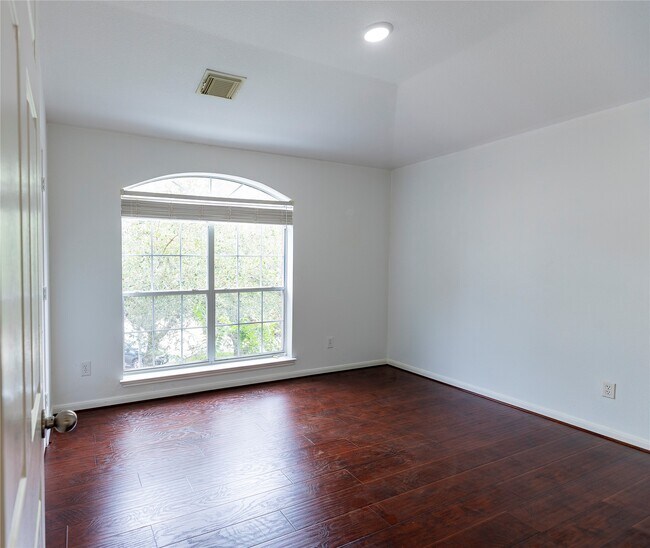 Building Photo - 8218 Rushing Stream Ct