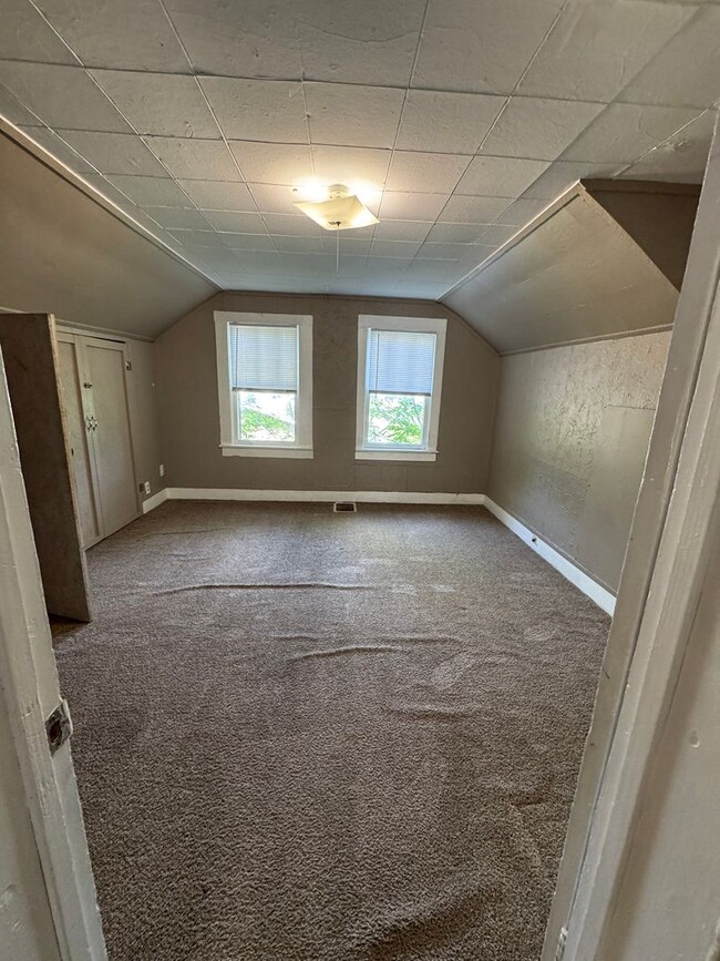 Building Photo - 3 Bedroom, 1 Bathroom Home