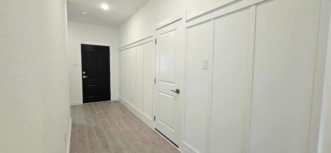 Building Photo - 8422 Bay Oaks Dr