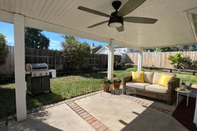 Building Photo - 23097 Mansfield Ln