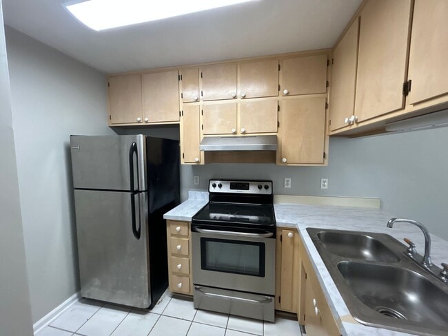Building Photo - 2BR/2BA Townhome. BRAND NEW FLOORS