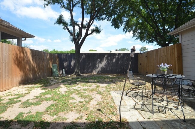 Building Photo - 2911 Meadowglen Cove