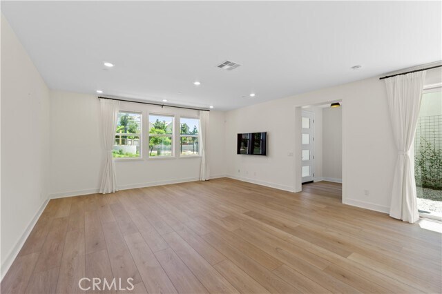 Building Photo - 156 Chorus