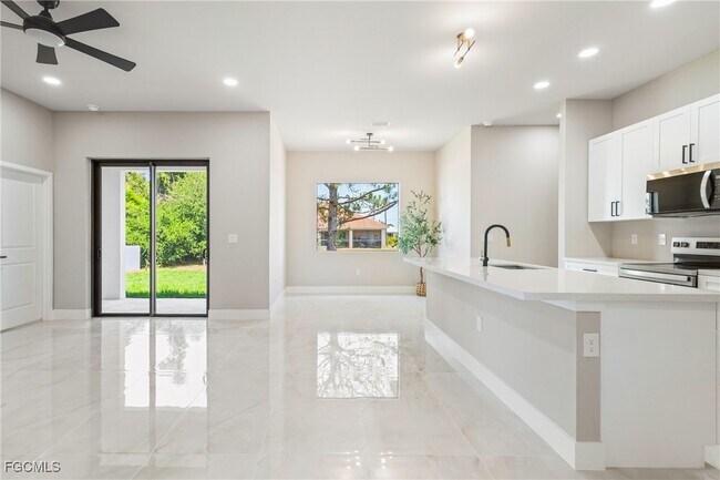 Building Photo - 2606 25th St SW