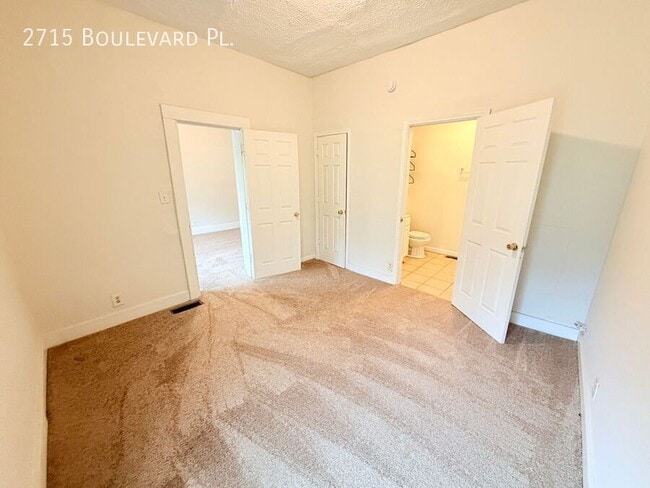 Building Photo - 2715 Boulevard Pl