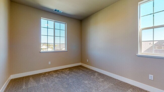 Building Photo - Bright and beautiful Home in Coffey Park! ...