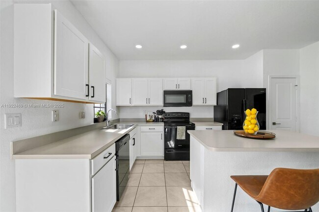 Building Photo - 757 SW 11th St