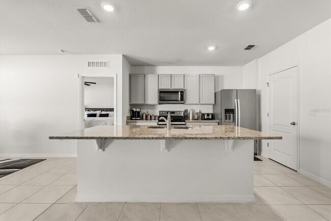 Building Photo - 1006 August Sky Dr