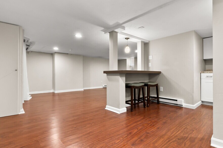 Building Photo - 40 Avon St