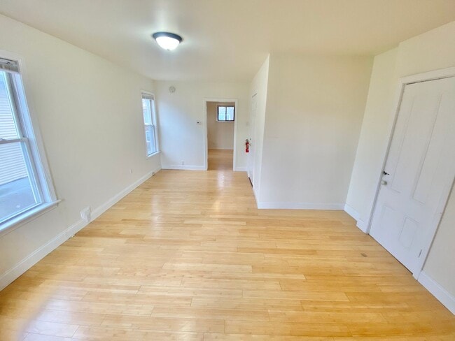 Building Photo - 81-83 Monroe Street