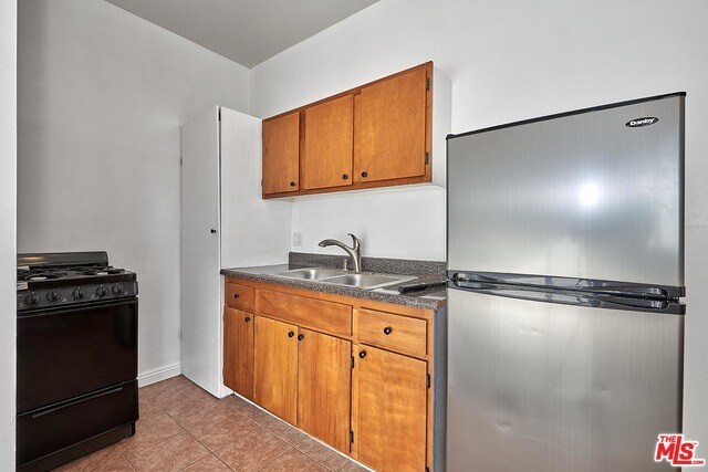 Building Photo - 5425 Santa Monica Blvd