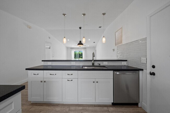 Building Photo - 3800 Miramontes Cir