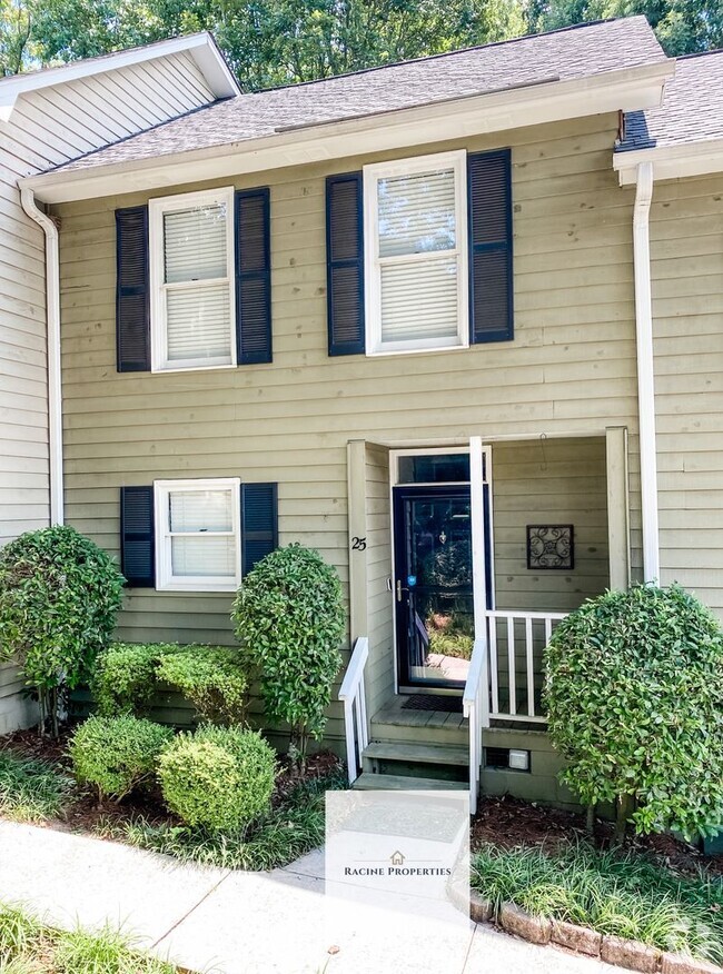Building Photo - # Charming Townhouse in Desirable Greenvil...