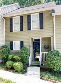 Building Photo - # Spacious Townhouse in Desirable Greenville Location