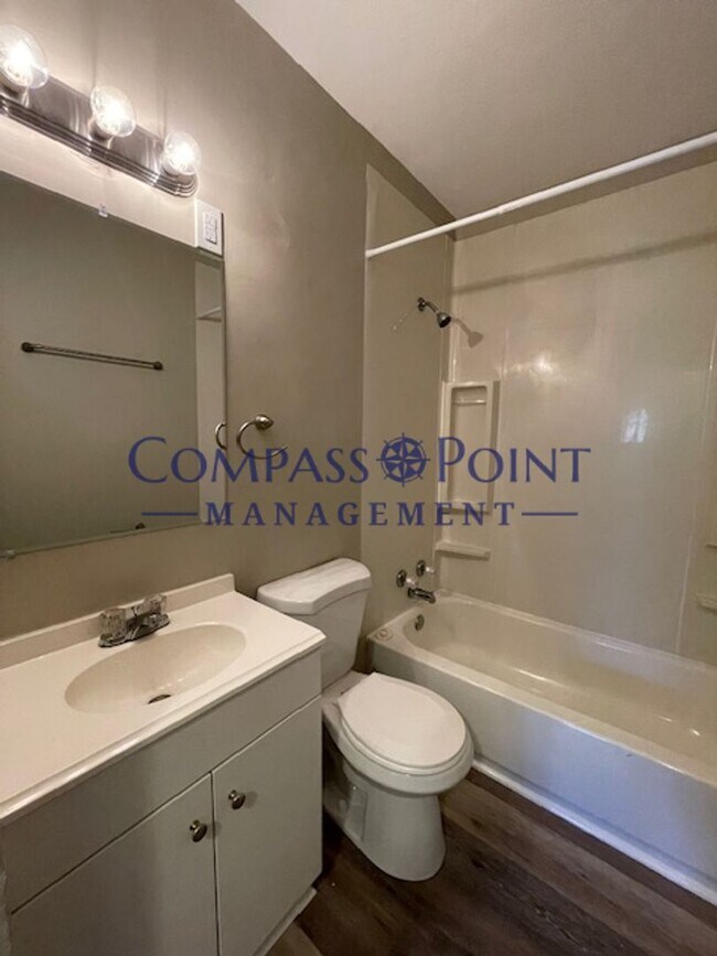 Building Photo - Newly Renovated Just For You! First Month's Rent Free!!