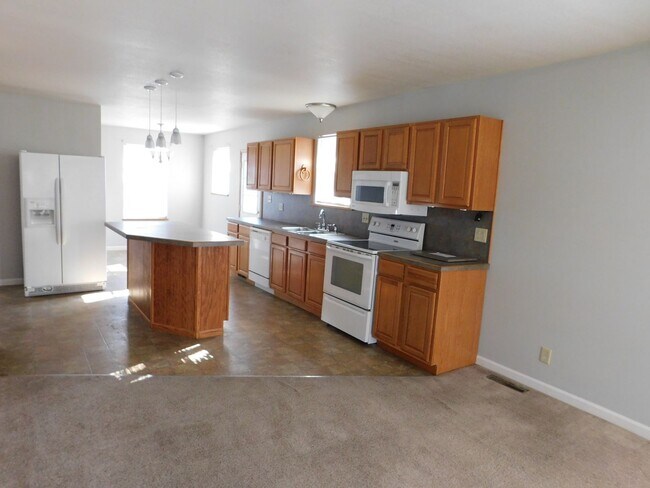 Building Photo - Spacious 3 Bedroom 2 bath Home in El Dorad...