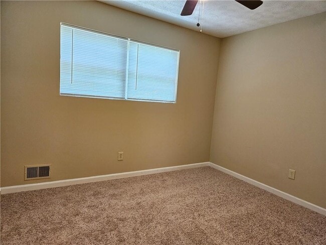 Building Photo - 2002 Smith Dr