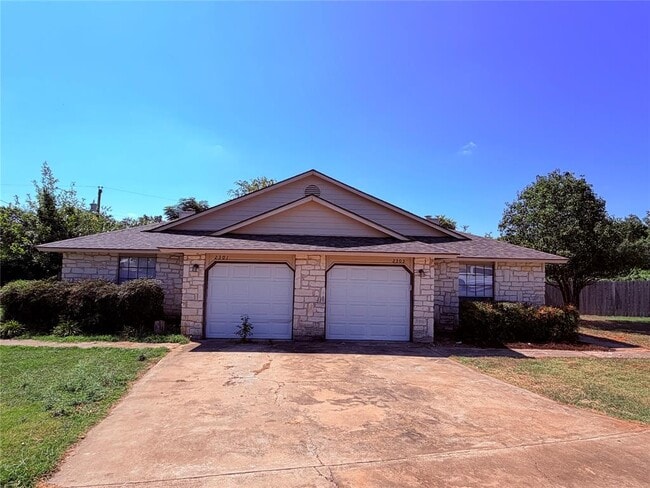 Building Photo - 2303 Whitlow Cove